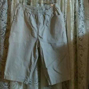 Croft & Barrow 1x tan capri